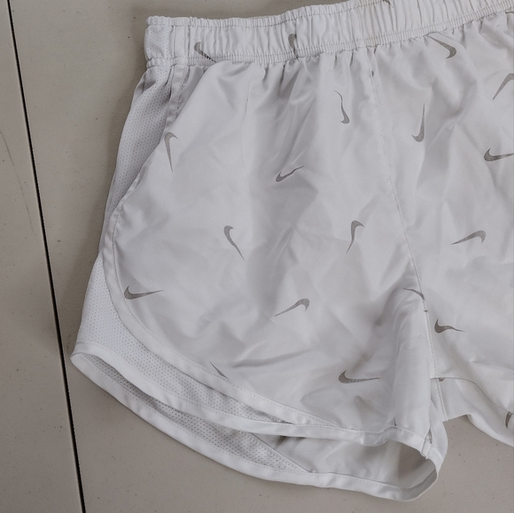 Nike Women's High-Rise Active Running Athletic Shorts - Picture 3 of 14